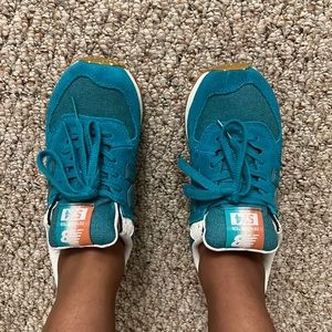 New balance teal barely worn sneakers